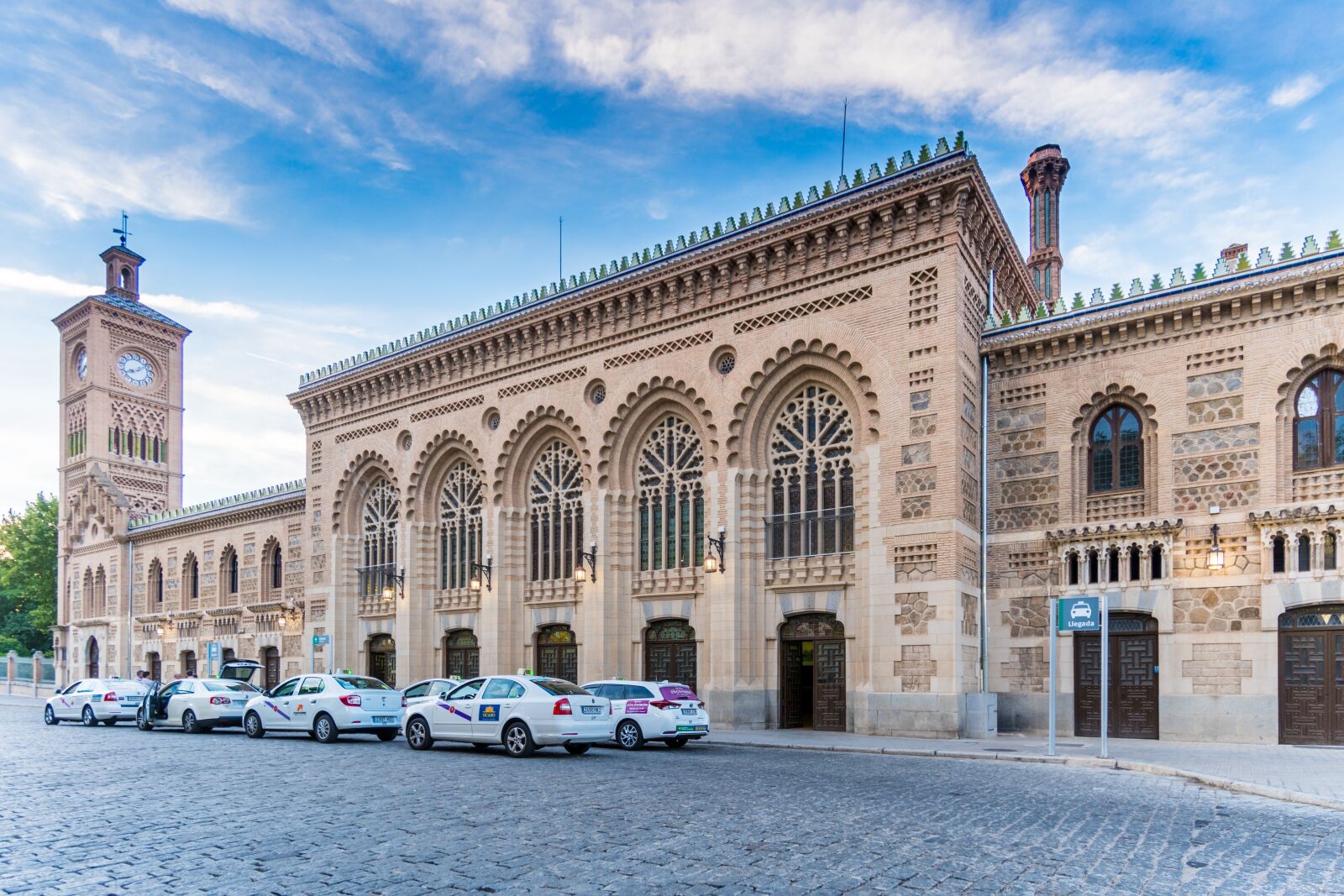 Sony a6300 + Sony E 10-18mm F4 OSS sample photo. Toledo, train station, spain photography