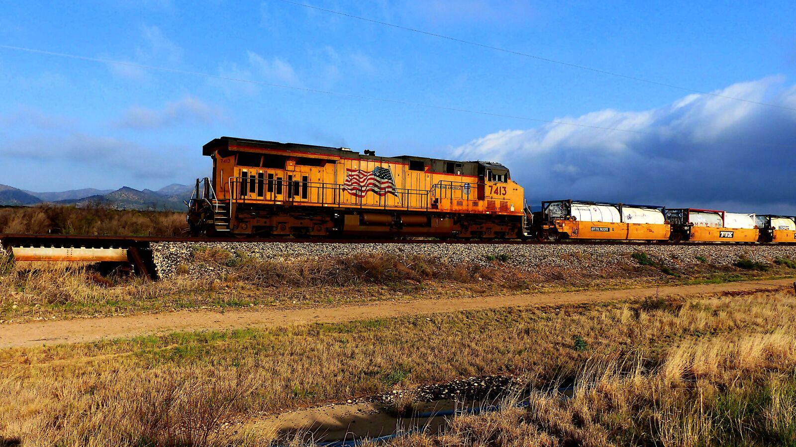 Panasonic Lumix DMC-FZ200 sample photo. Transport, train, american photography