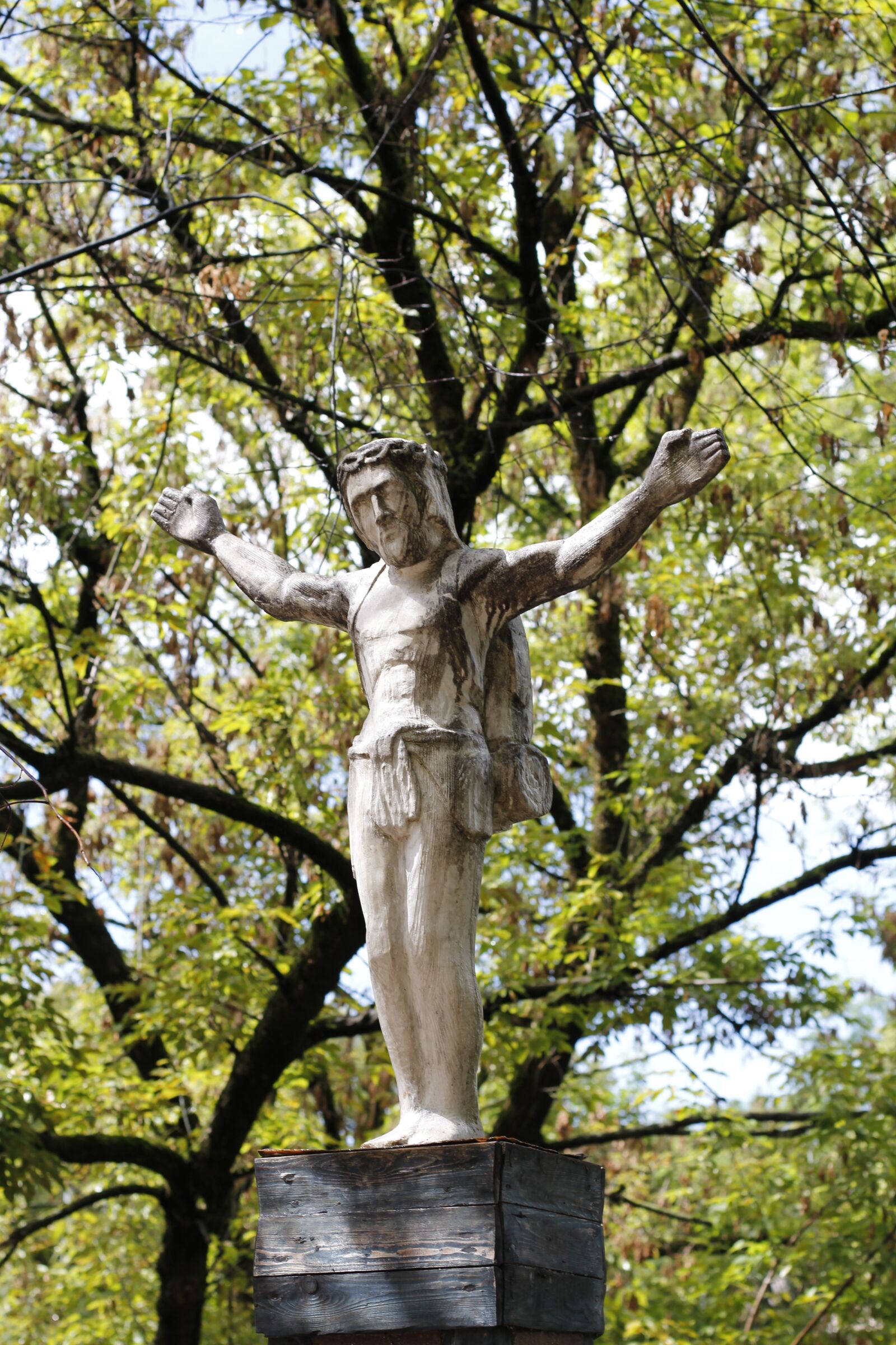 Canon EOS 60D + Canon EF 50mm F1.4 USM sample photo. Jesus, art, sculpture photography