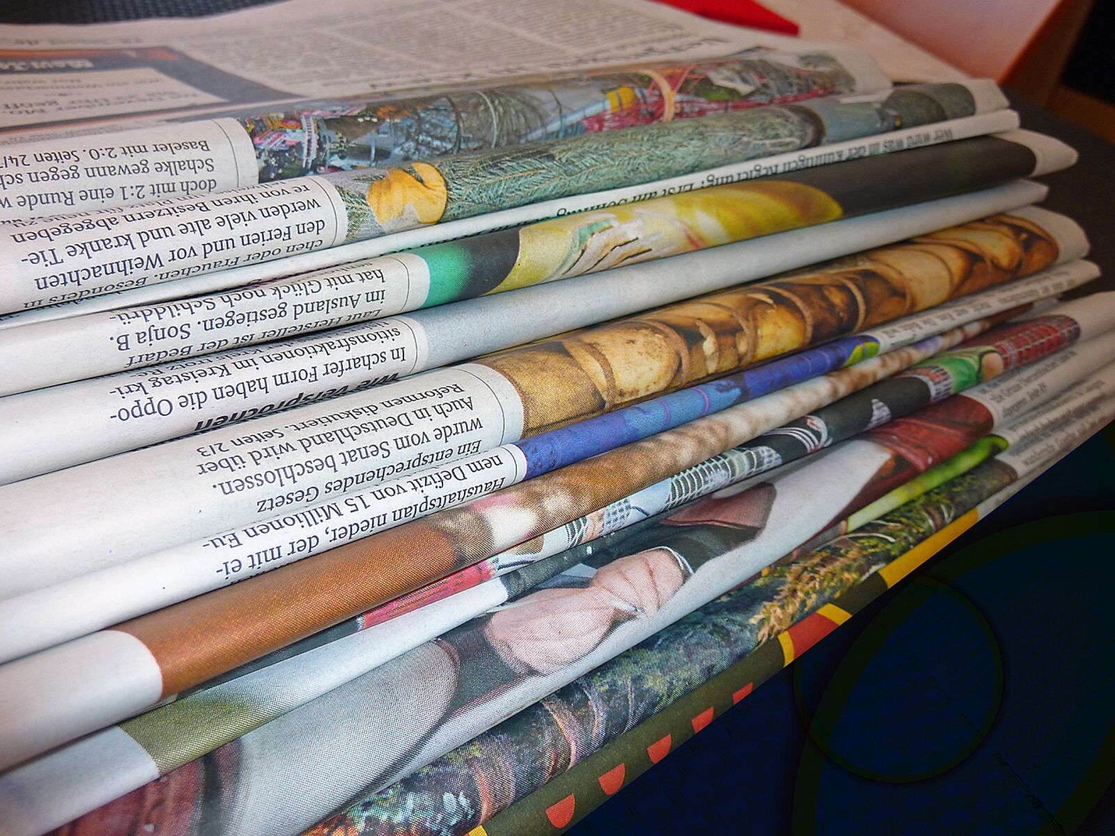 Panasonic DMC-TZ7 sample photo. Newspaper, freedom of the photography