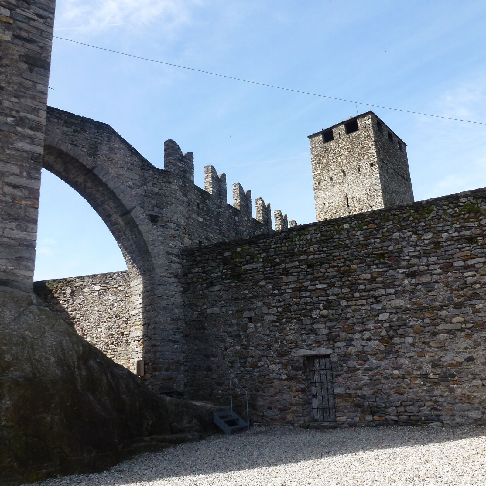 Panasonic Lumix DMC-ZS10 (Lumix DMC-TZ20 / Lumix DMC-TZ22) sample photo. Castelgrande, bellinzona, castle photography