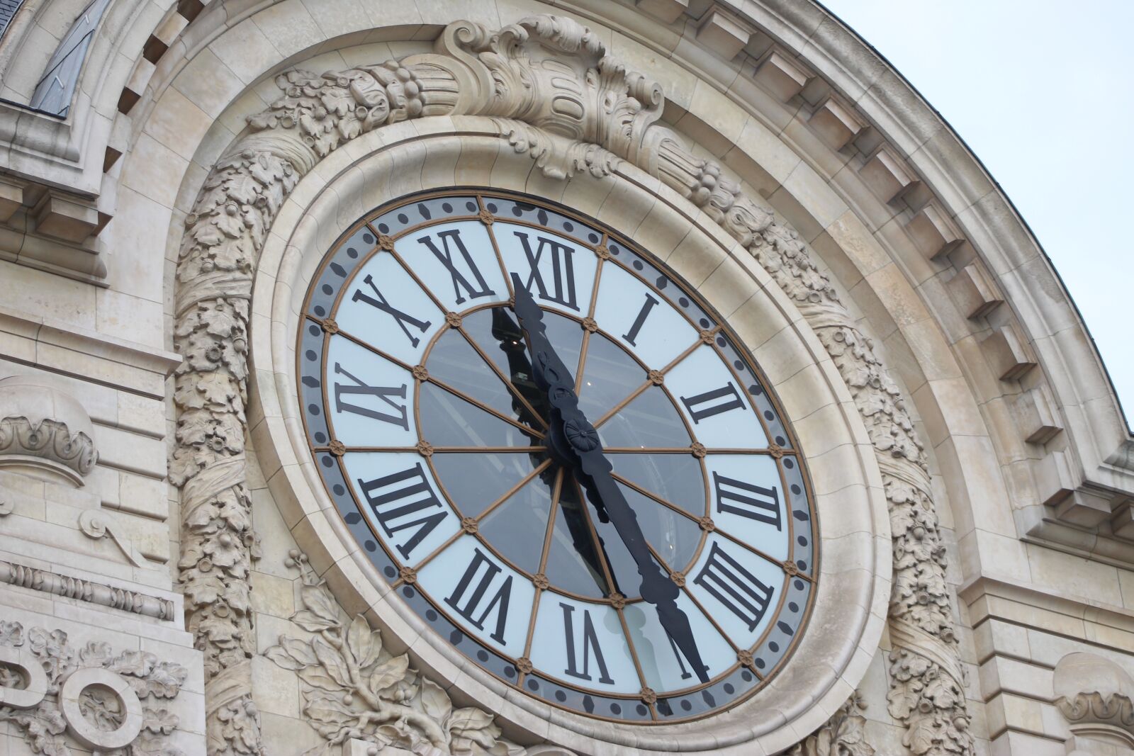 Canon EOS 1300D (EOS Rebel T6 / EOS Kiss X80) sample photo. Clock, time, museum photography