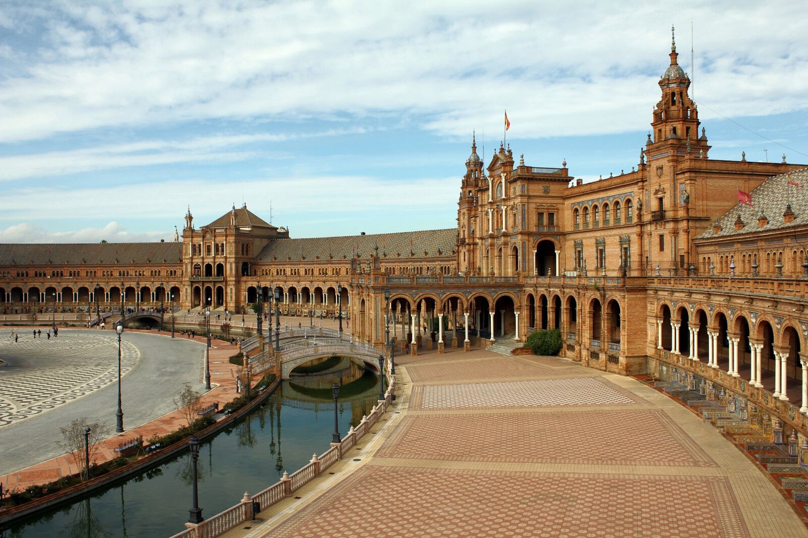 Canon EOS 550D (EOS Rebel T2i / EOS Kiss X4) sample photo. Plaza de espa a photography