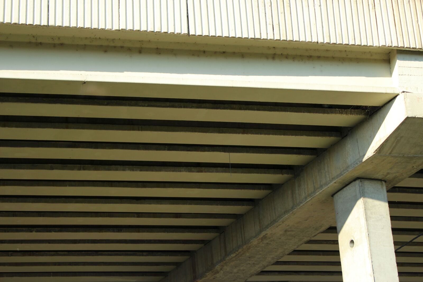 Canon EOS 600D (Rebel EOS T3i / EOS Kiss X5) sample photo. Overpass, concrete, grey photography