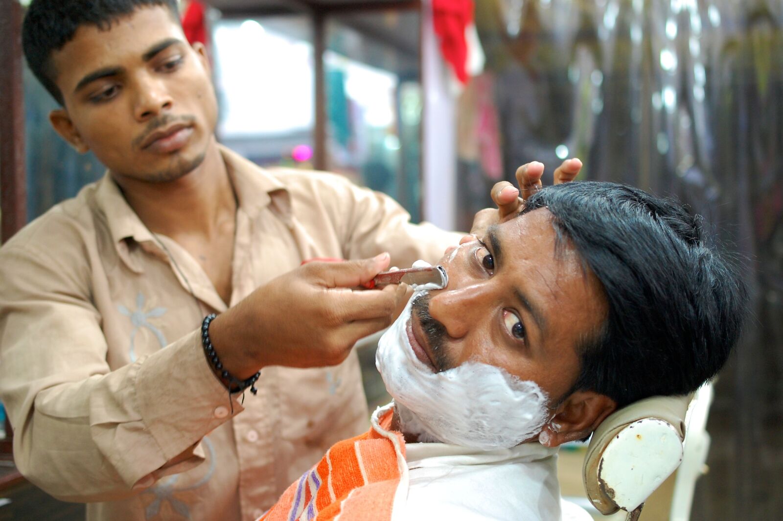 Nikon D40 sample photo. Barber, street, india photography