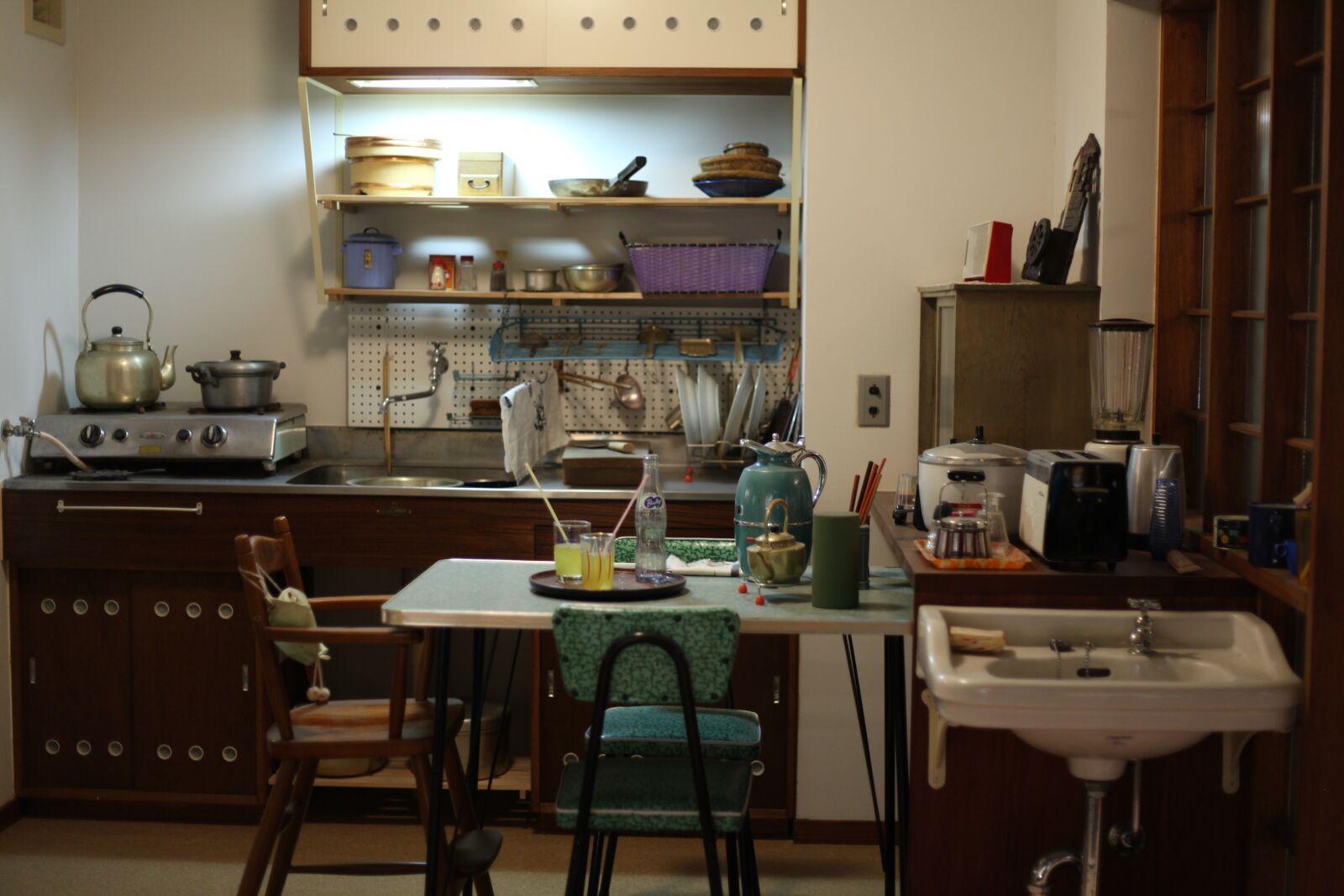 Canon EOS 5D Mark II sample photo. Kitchen, fifties, sixties photography