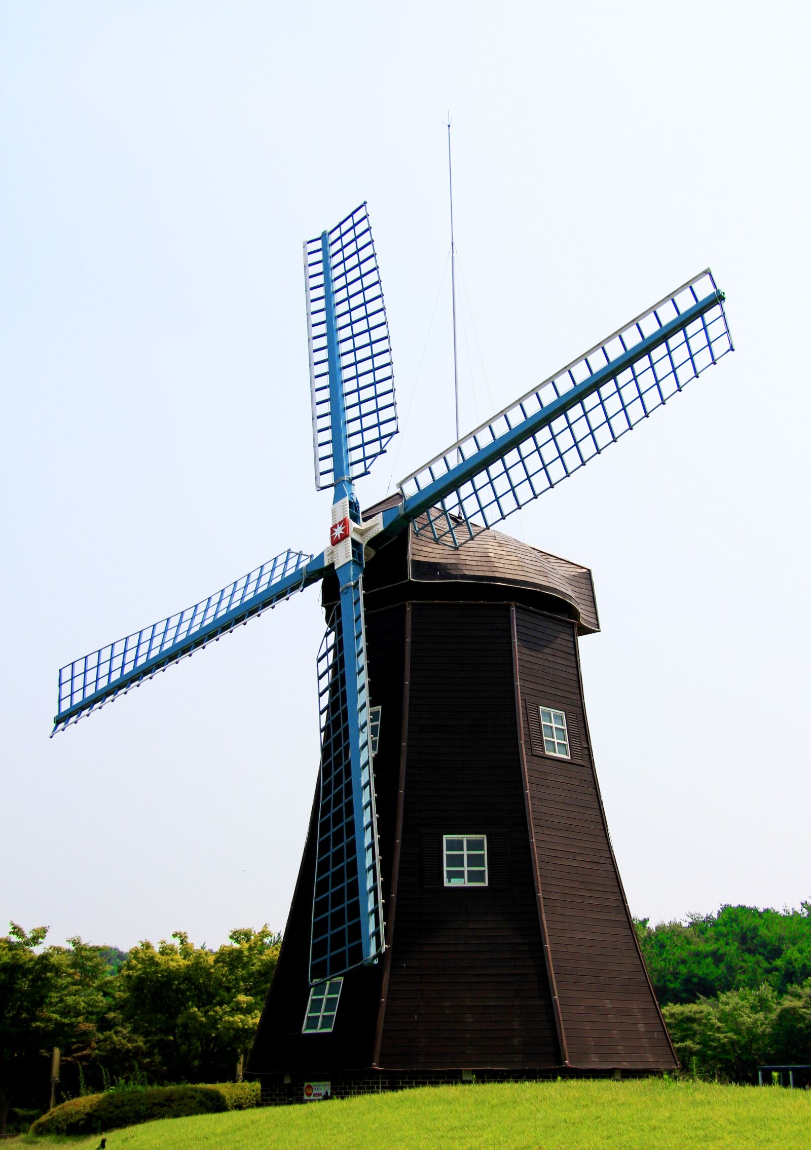 Canon EOS 7D + Canon EF-S 17-85mm F4-5.6 IS USM sample photo. Windmill, holland, energy photography