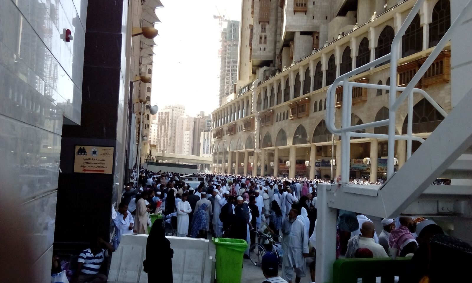 HTC DESIRE 526G+ DUAL SIM sample photo. Busy street of makkah photography