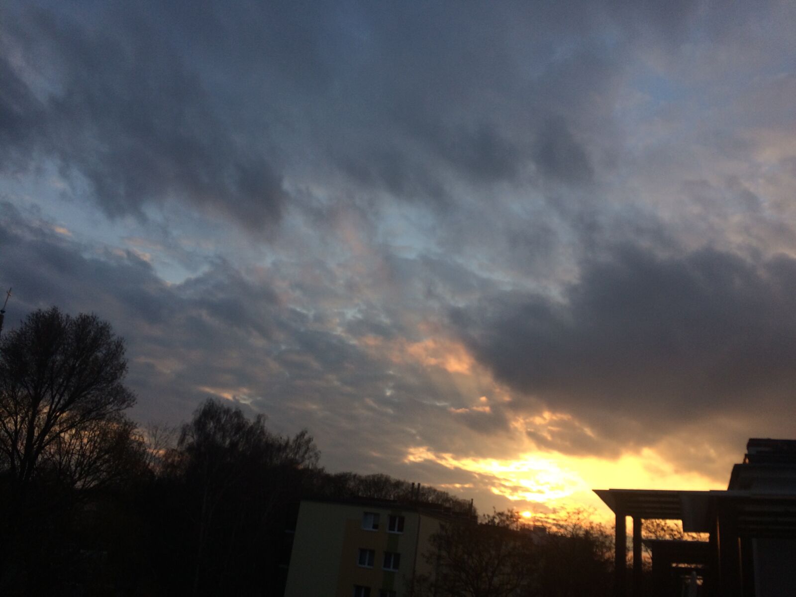 iPhone 5s back camera 4.15mm f/2.2 sample photo. Sunset, clouds, sky photography