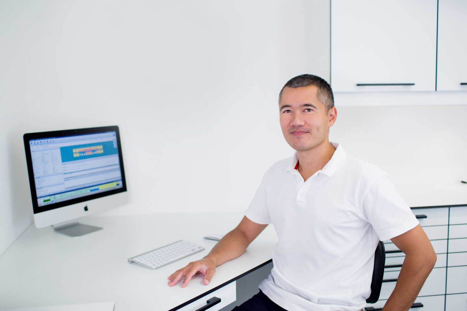 Canon EF 35mm F1.4L USM sample photo. Clinic, comptuer, dentist, doctor photography