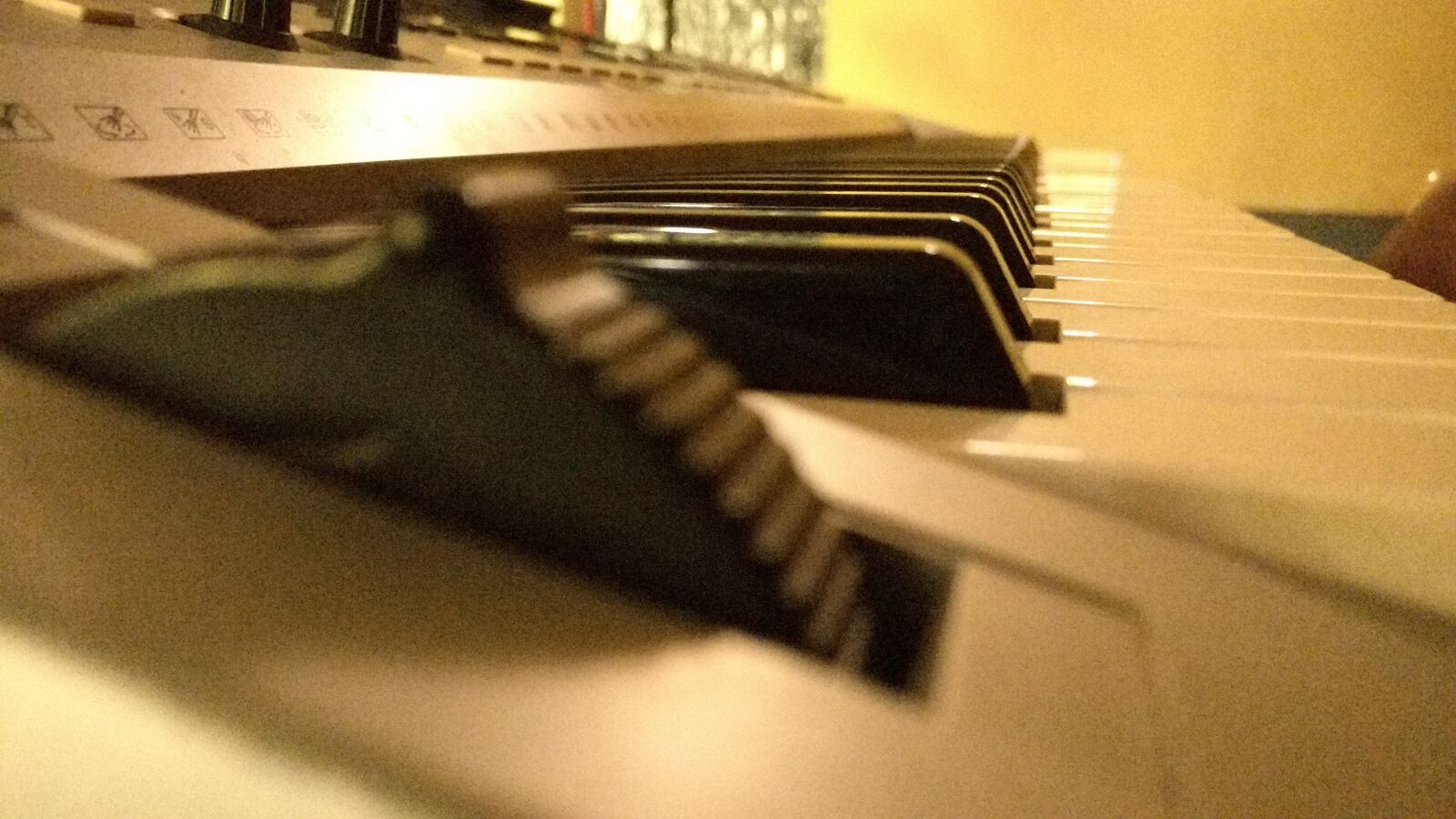 OnePlus A3003 sample photo. Keyboard, music, electronic photography