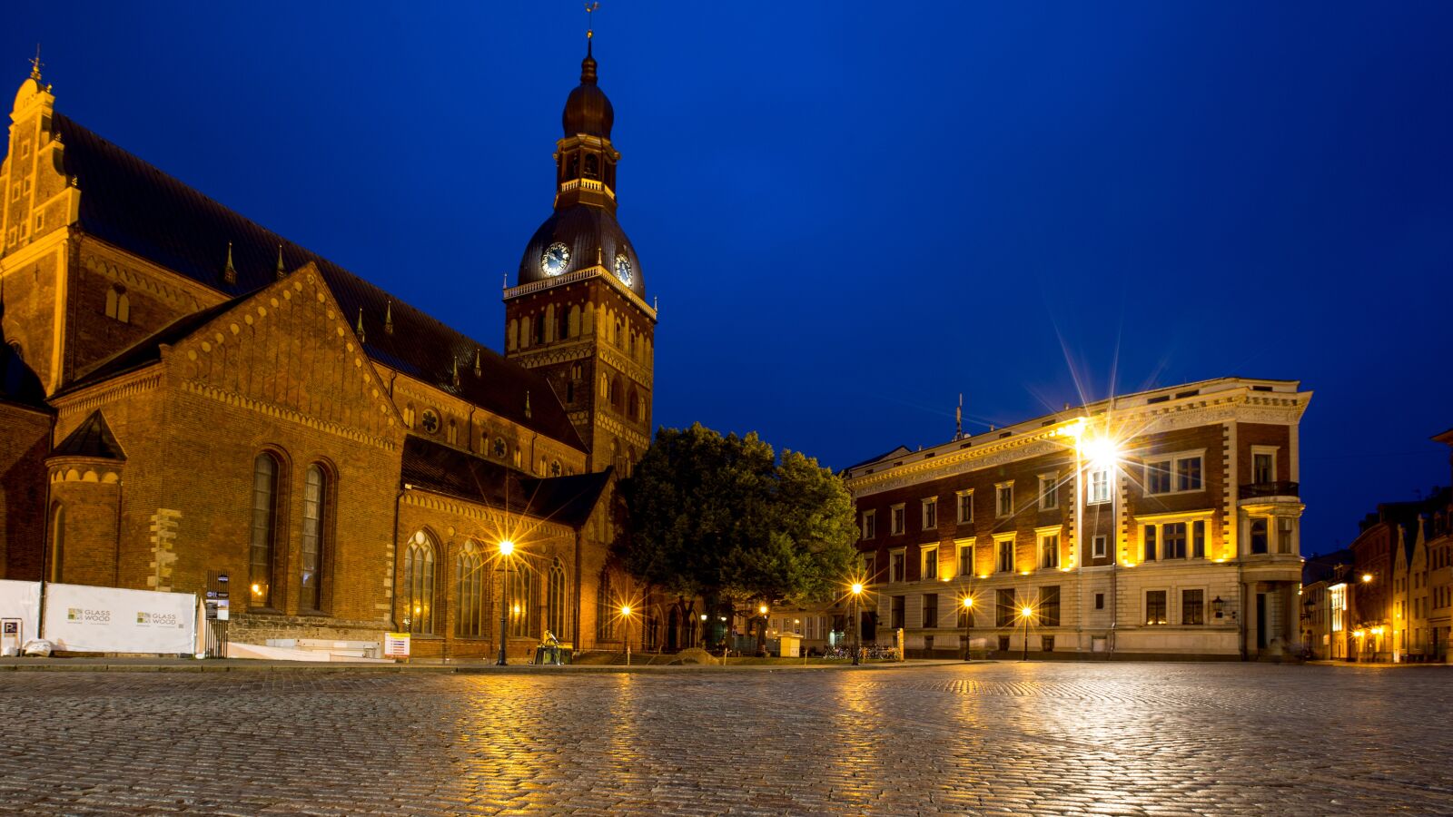 Canon EF 16-35mm F2.8L II USM sample photo. Riga, old town, twilight photography