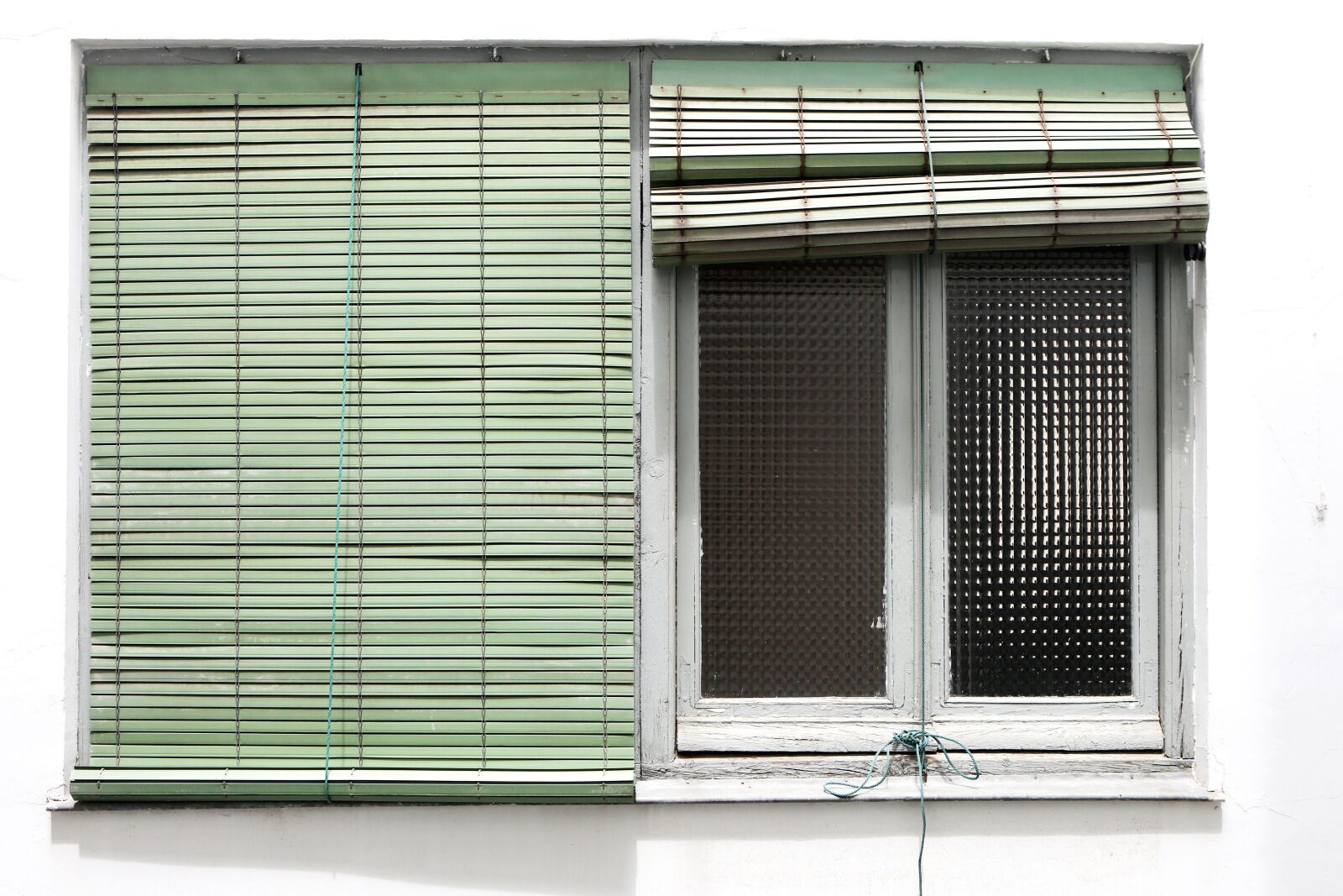Canon EF 24-70mm F2.8L USM sample photo. Blinds, windows, window blinds photography
