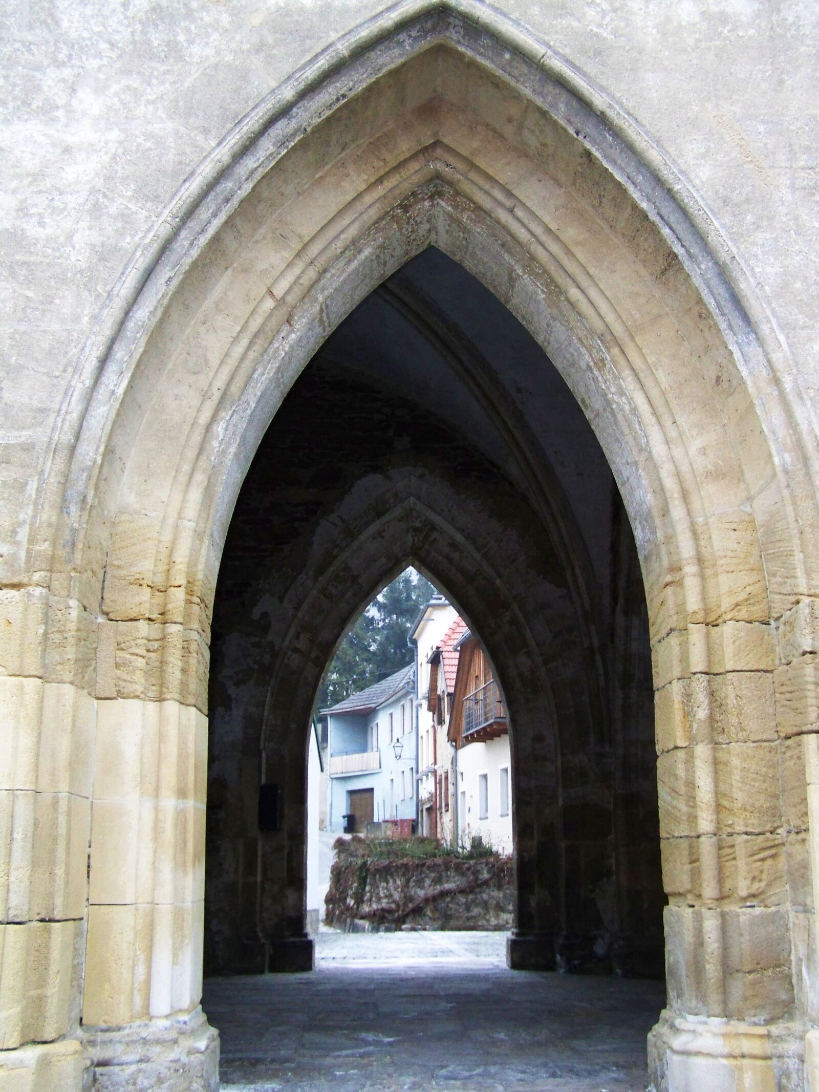Kodak EASYSHARE ZD710 ZOOM DIGITAL CAMERA sample photo. Gothic gate, arch, architecture photography