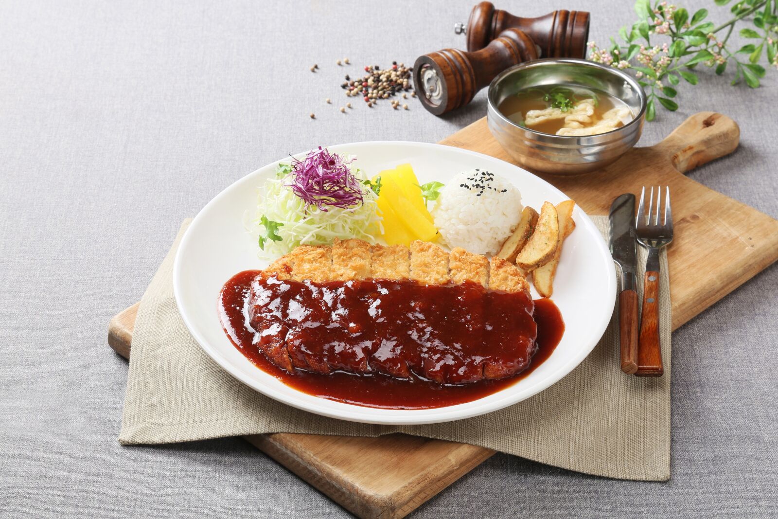 Canon EF 24-105mm F4L IS USM sample photo. Food photography, korean, cutlet photography
