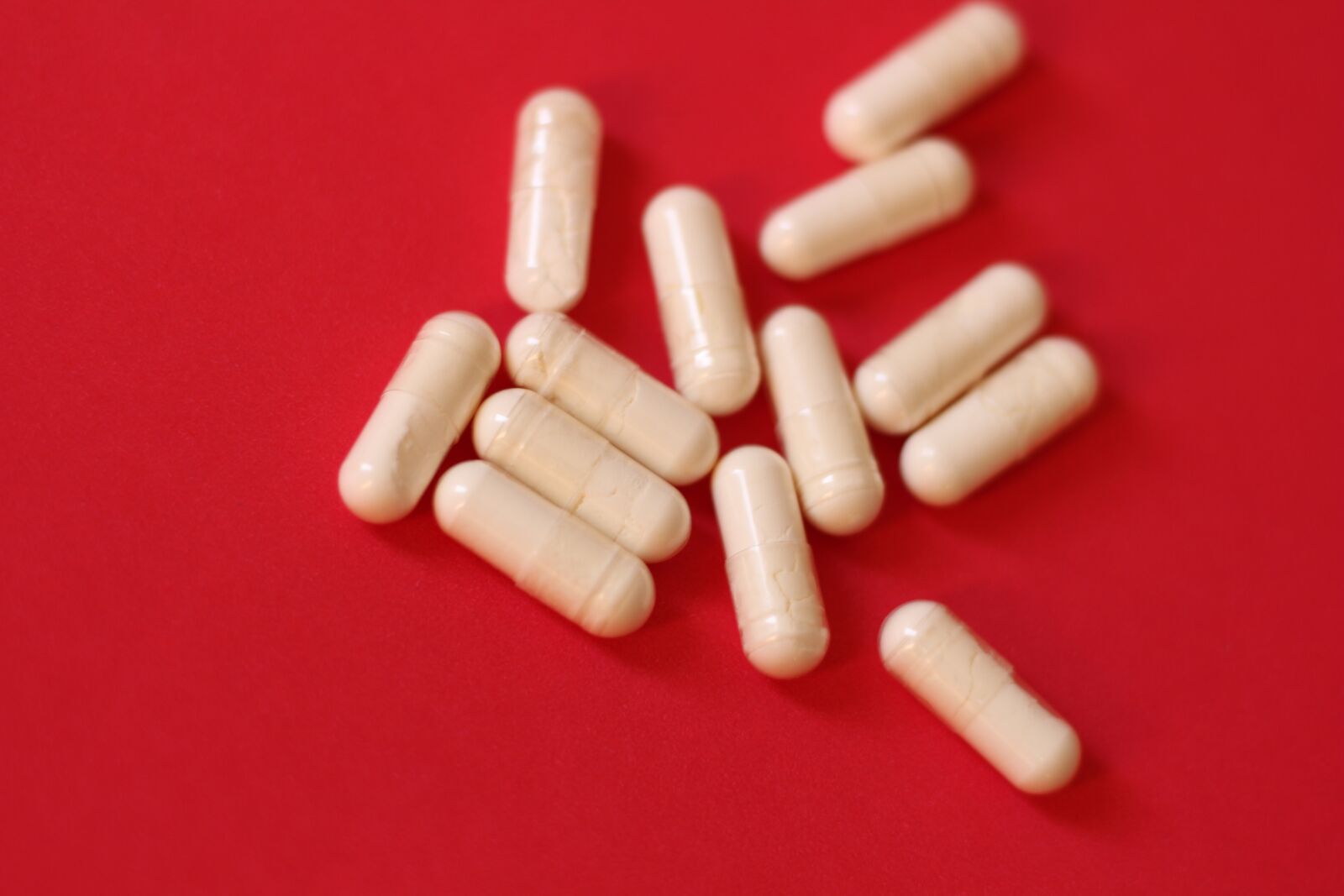 Canon EOS 700D (EOS Rebel T5i / EOS Kiss X7i) sample photo. Capsule-diet pill, capsule, pill photography
