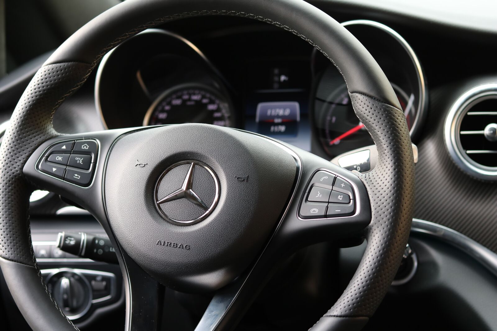 Canon EOS 750D (EOS Rebel T6i / EOS Kiss X8i) sample photo. Leather steering wheel, mercedes photography