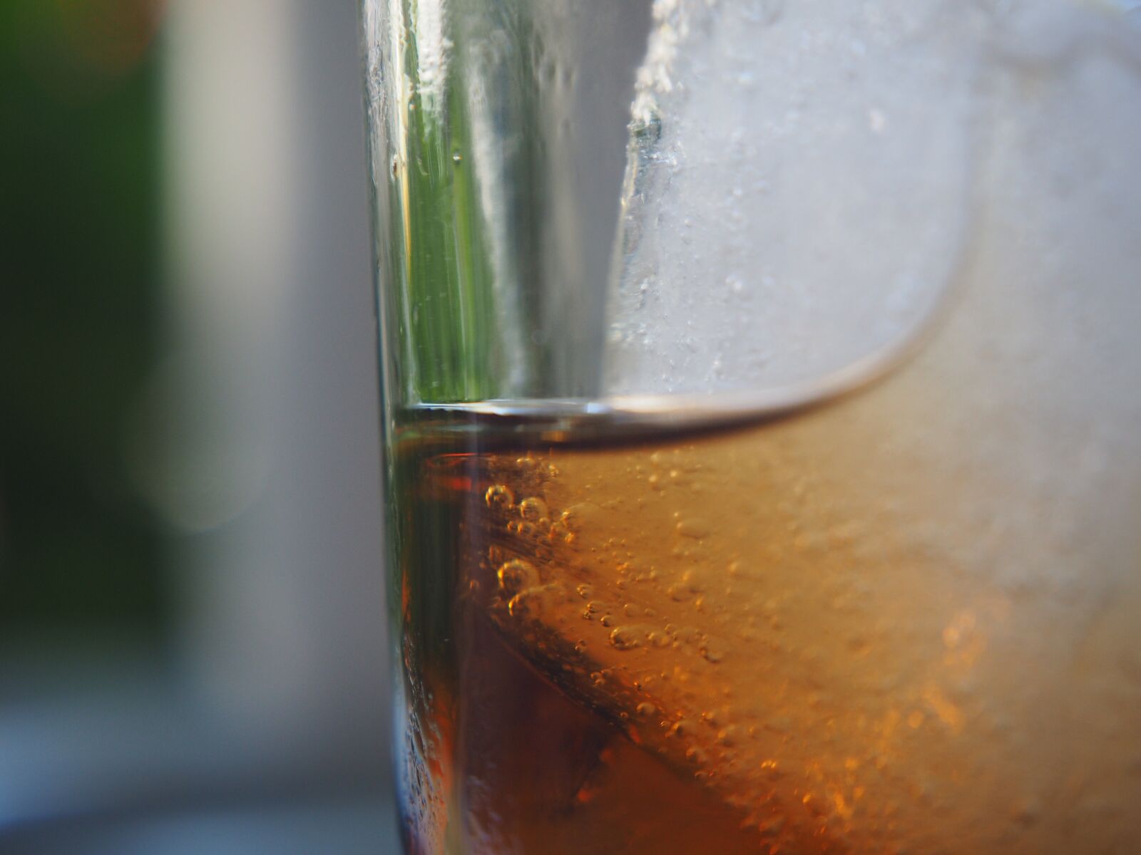 Olympus OM-D E-M10 sample photo. Glass, cola, ice cubes photography