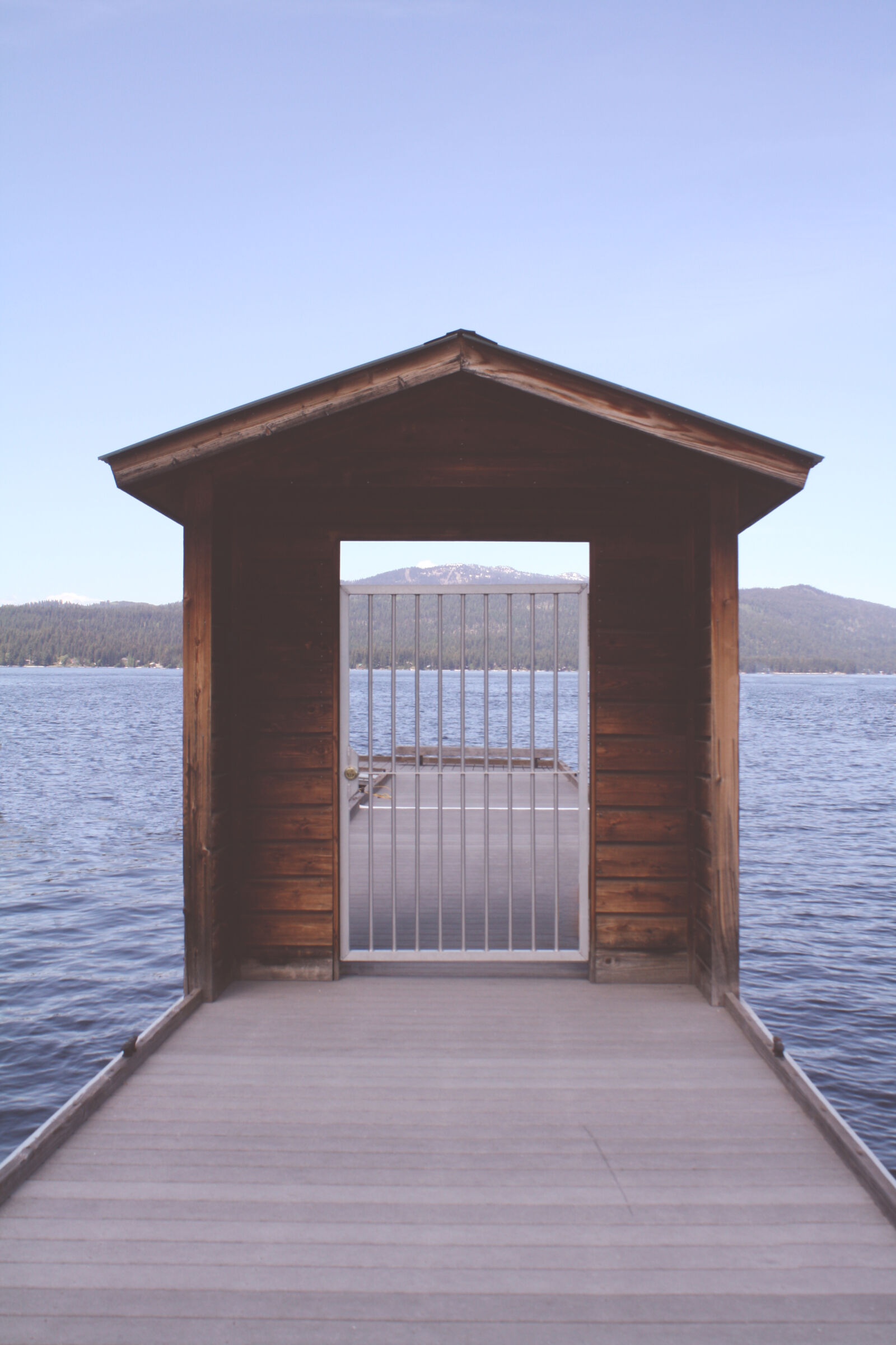 Canon EOS 1000D (EOS Digital Rebel XS / EOS Kiss F) sample photo. Mountains, water, lake, adventure photography