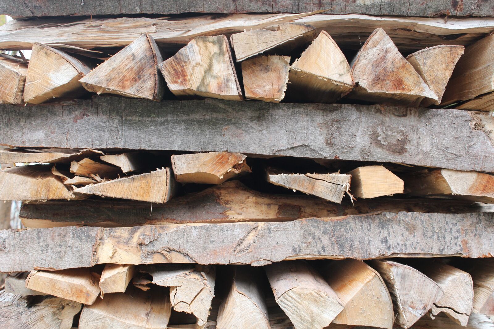 Canon EOS 1200D (EOS Rebel T5 / EOS Kiss X70 / EOS Hi) sample photo. Wood, firewood, holzstapel photography