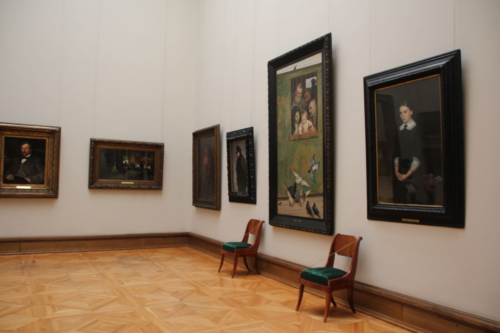 Canon EOS 600D (Rebel EOS T3i / EOS Kiss X5) sample photo. Museum, chairs, painting photography