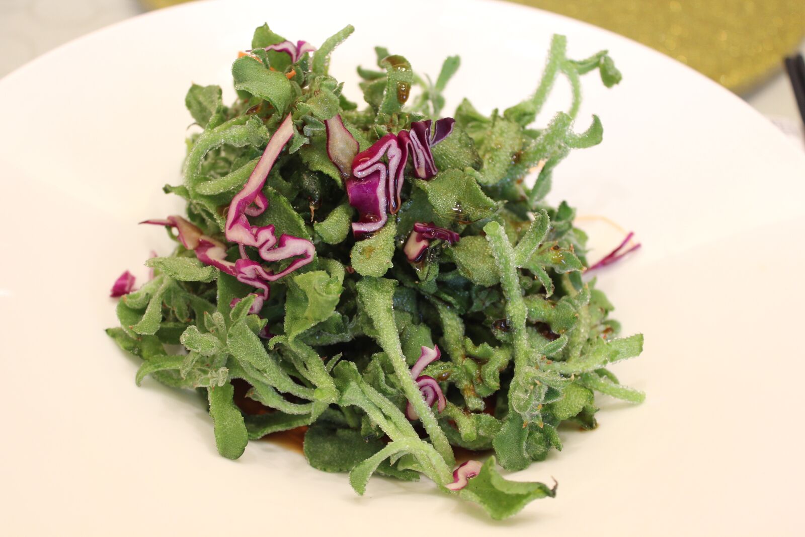 Canon EOS 600D (Rebel EOS T3i / EOS Kiss X5) sample photo. Ice, lettuce, food photography