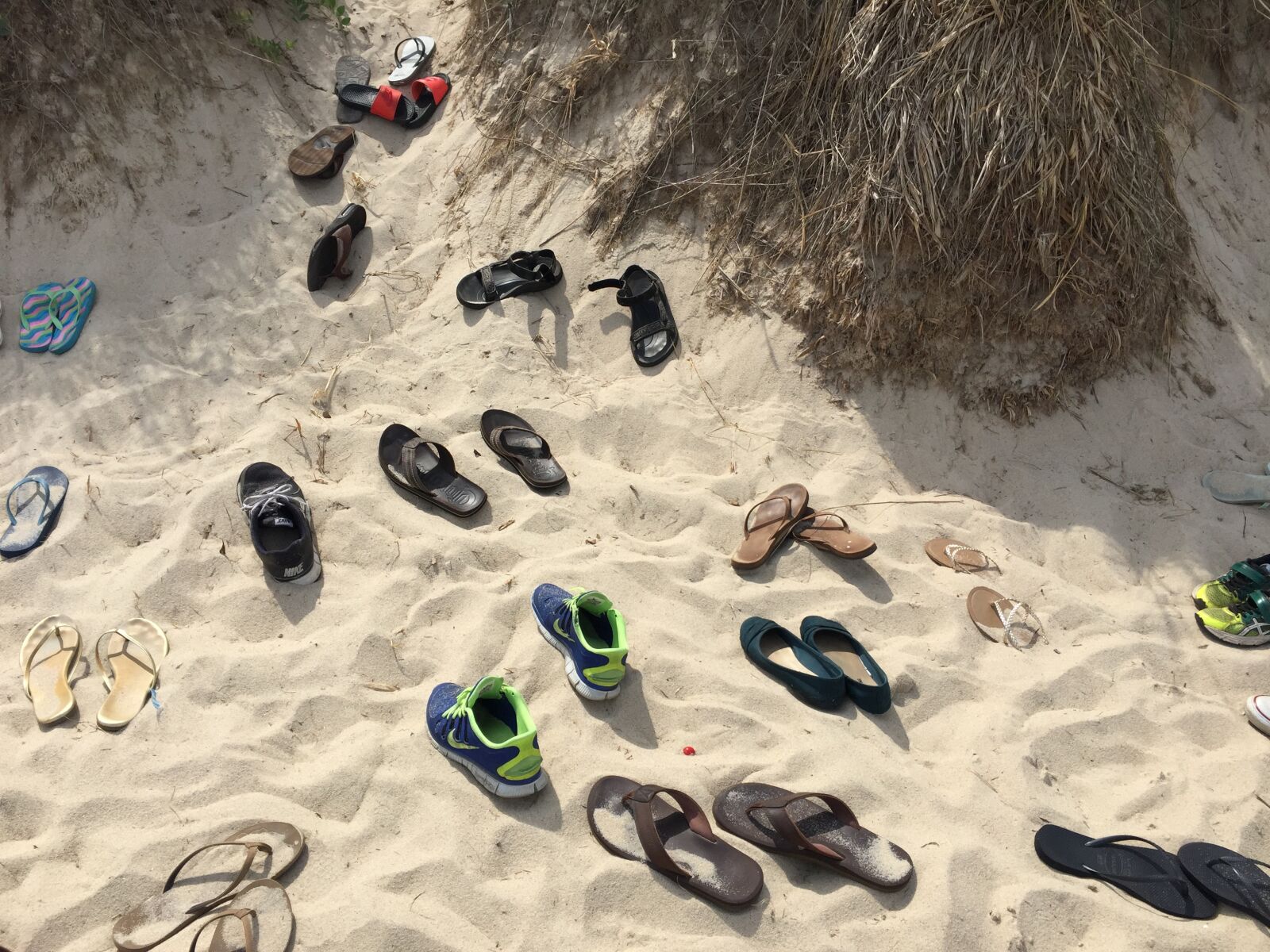 iPhone 6 Plus back camera 4.15mm f/2.2 sample photo. Sand, footprint, walk photography
