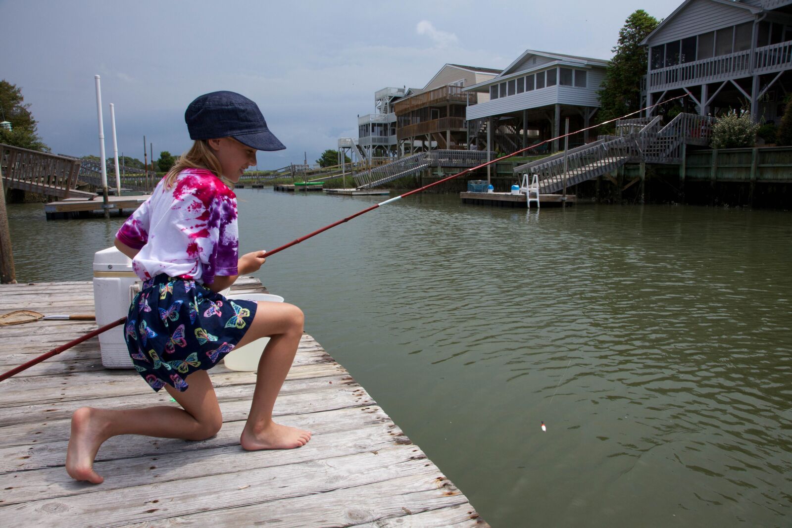Canon EOS 5D Mark III sample photo. Girl, fishing, dock, urban photography