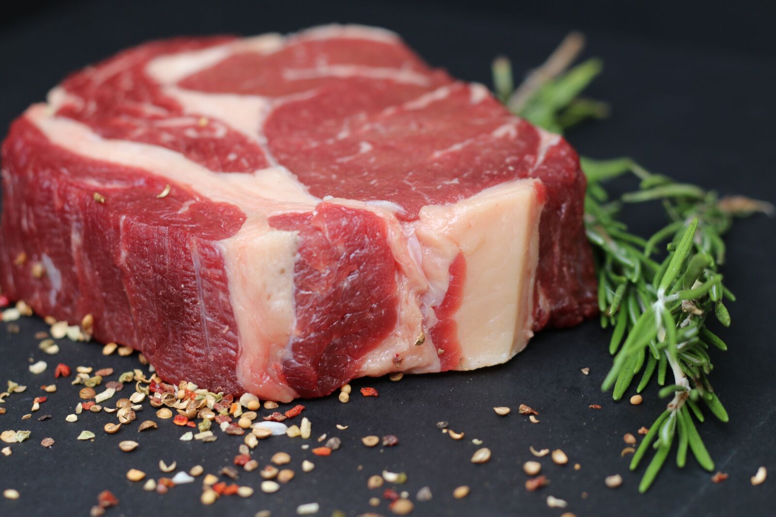 Canon EOS 70D + Canon EF 50mm F1.8 II sample photo. Meat, food, beef photography