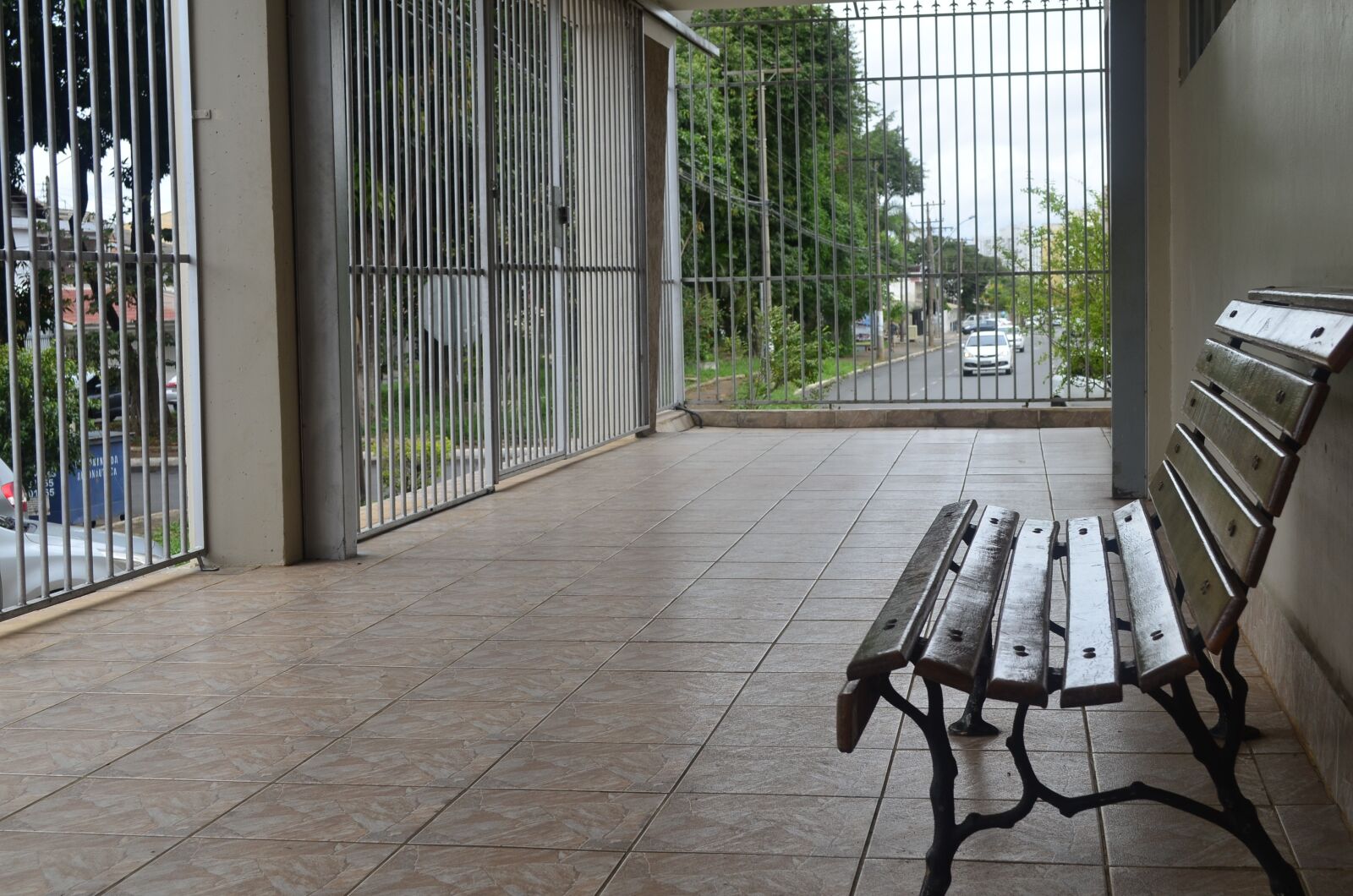 Nikon D5100 sample photo. Bank, balcony, home photography