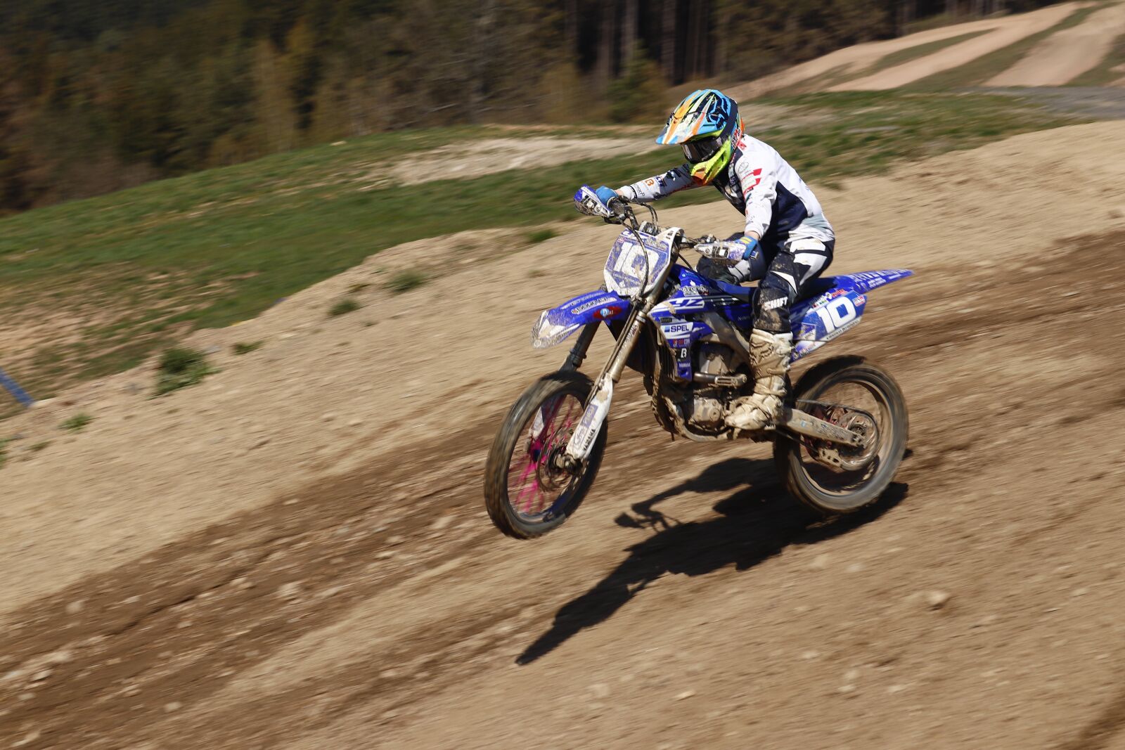 Canon EOS 77D (EOS 9000D / EOS 770D) + Canon EF-S 18-55mm F3.5-5.6 IS STM sample photo. Motocross, 450ccm, while photography