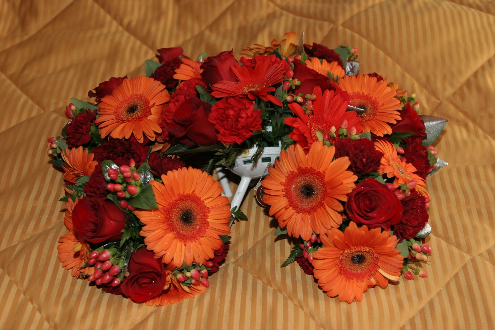 Canon EOS 20D sample photo. Gerbera daisies, autumn bouquet photography