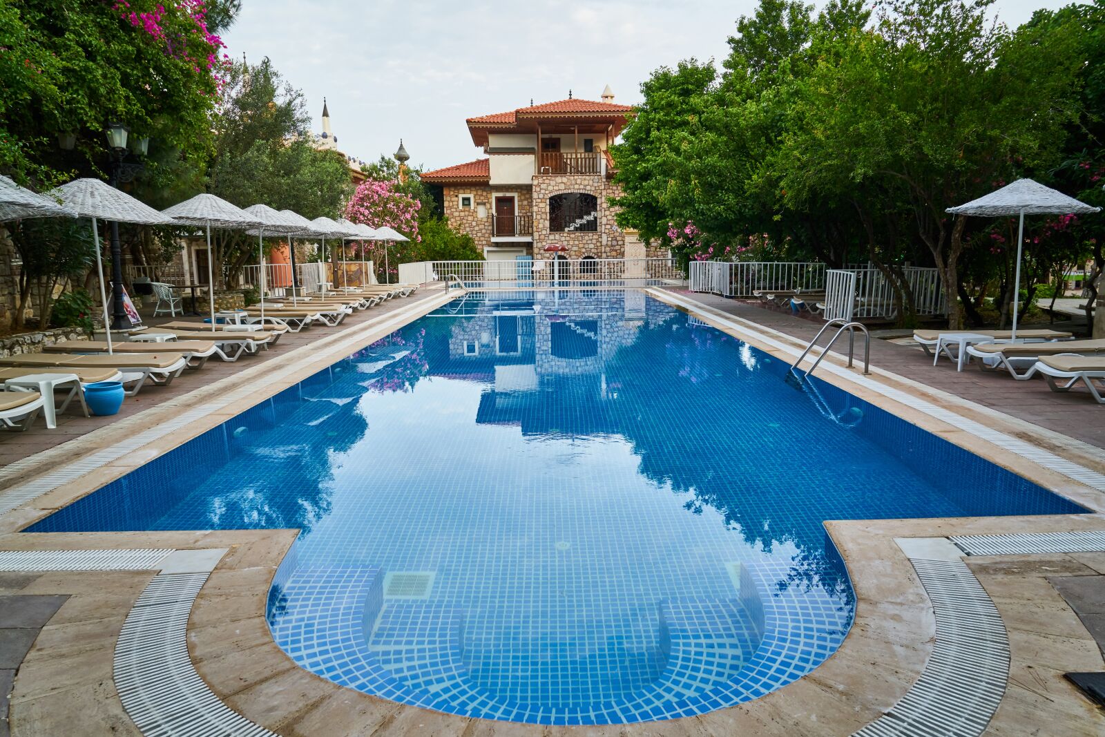 Sony a7R II sample photo. Pool, swim, hotel photography