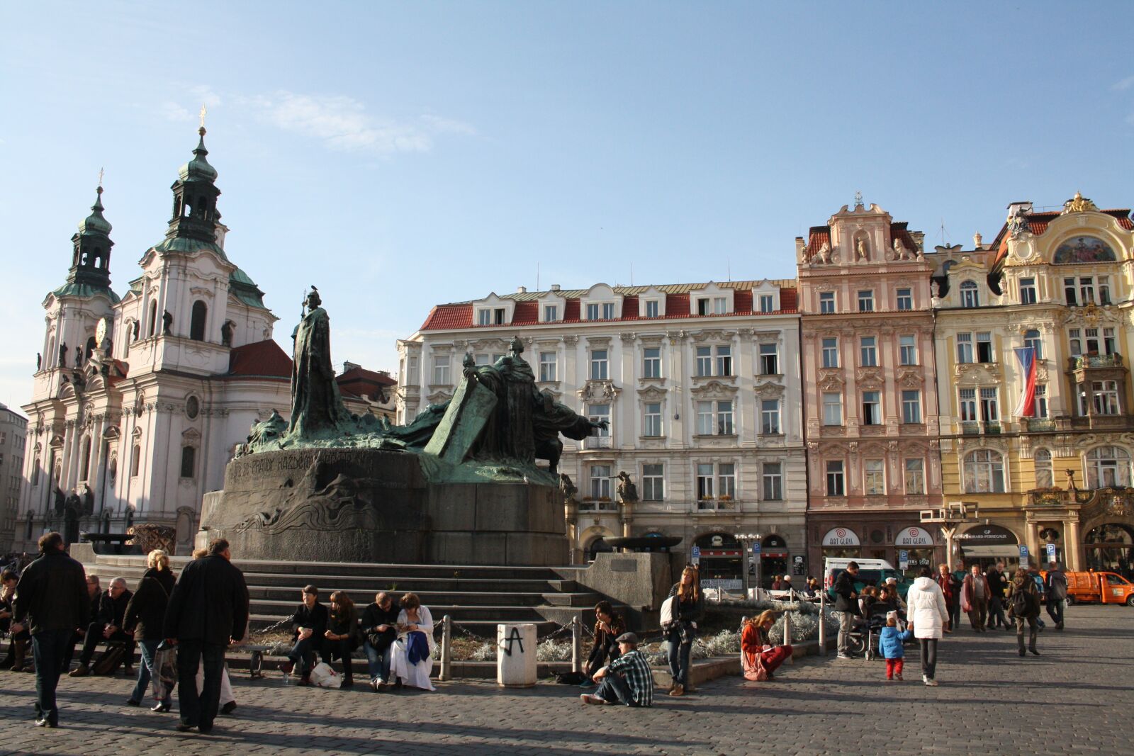 Canon EOS 1000D (EOS Digital Rebel XS / EOS Kiss F) sample photo. Jan-hus-monument, old town square photography