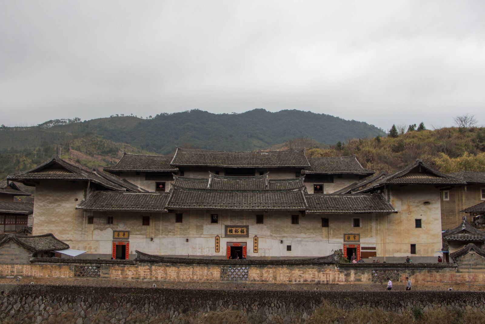 Canon EOS 700D (EOS Rebel T5i / EOS Kiss X7i) sample photo. Fujian, earth building, traditional photography