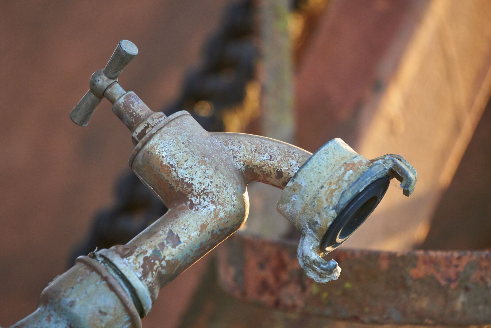 Sony E 55-210mm F4.5-6.3 OSS sample photo. Faucet, rusty, old photography