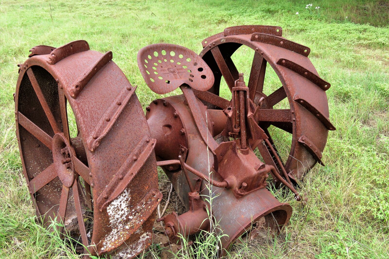 Canon PowerShot SX60 HS sample photo. Antique, rusted, farm machinery photography