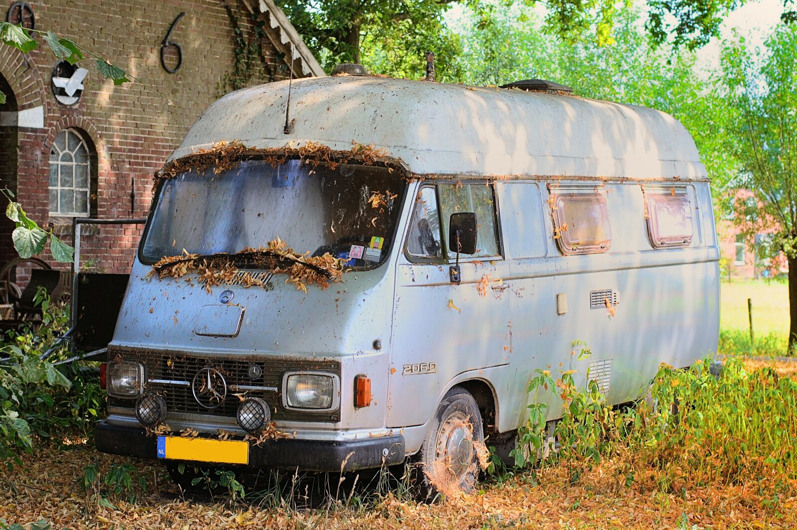 Nikon D3200 sample photo. Netherlands, lost places, mercedes photography
