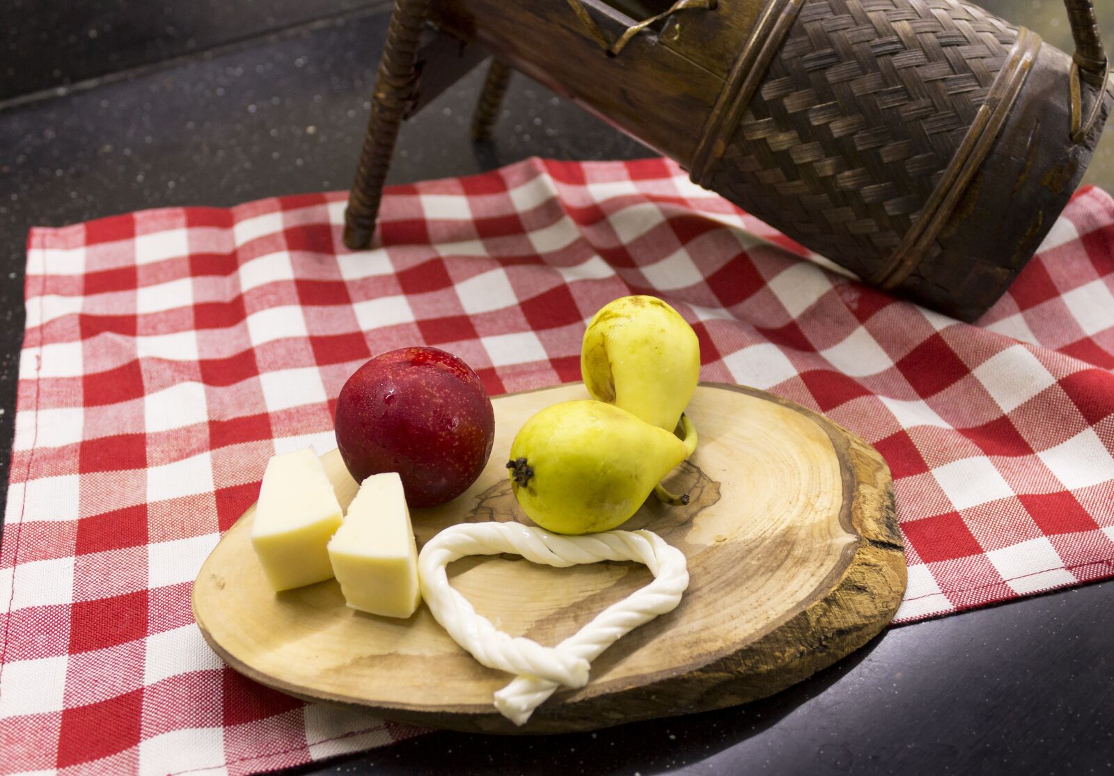 Canon EOS 700D (EOS Rebel T5i / EOS Kiss X7i) sample photo. Food, fruit, cheese photography