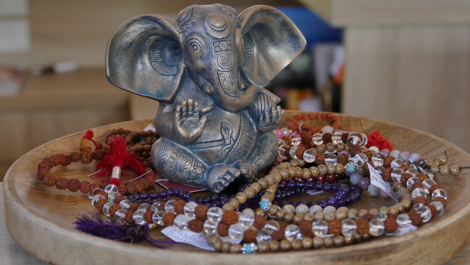 Leica V-Lux (Typ 114) sample photo. Jewellery, chains, bracelets photography