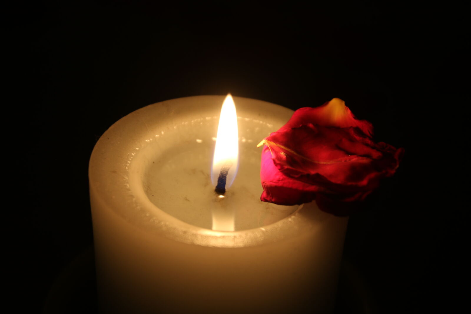 Canon EOS 7D Mark II sample photo. Bright, burn, candle, date photography