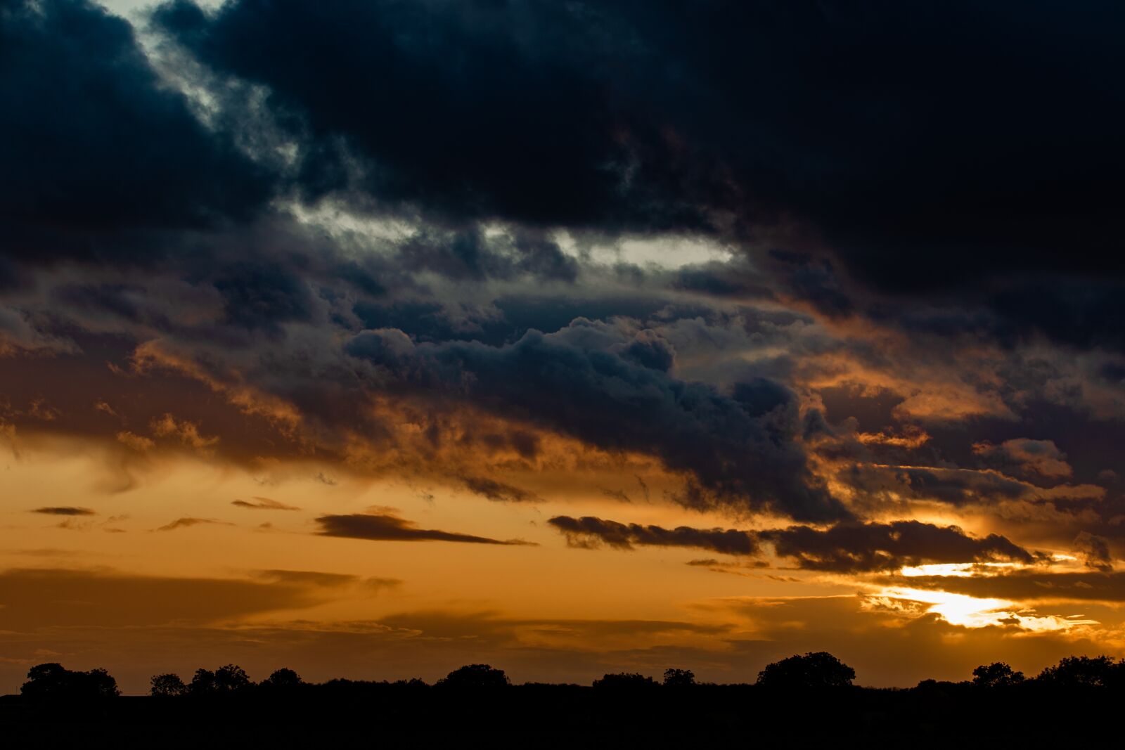 Canon EOS 7D Mark II + Canon EF 70-200mm F4L USM sample photo. Sunset, storm clouds, storm photography
