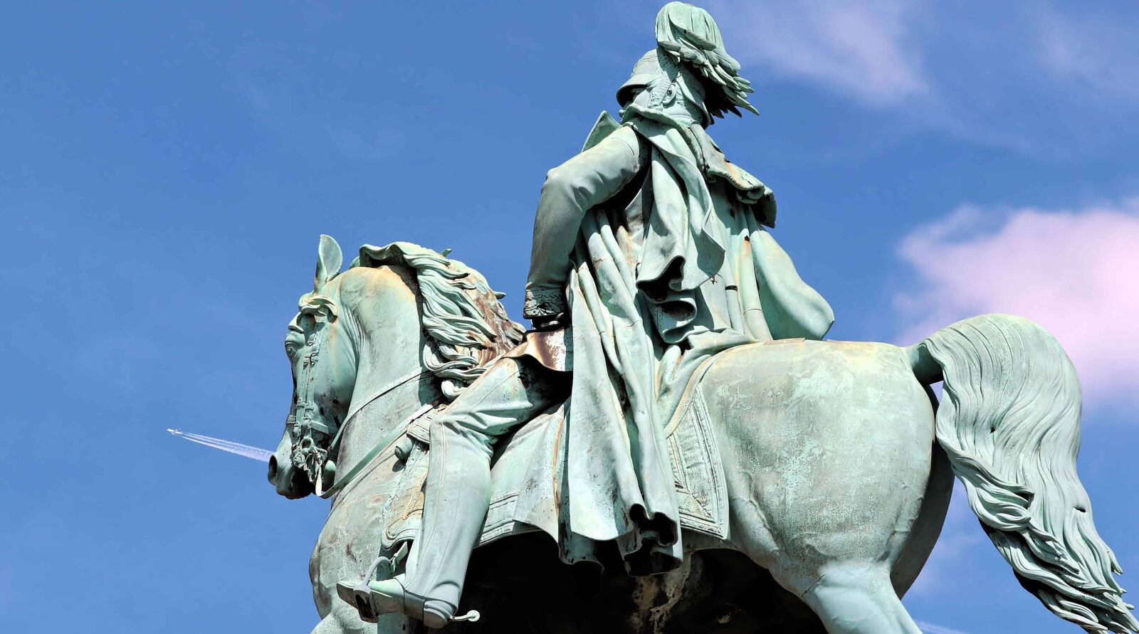 Canon EOS 80D sample photo. Cavalry, bronze, statue, sculpture photography