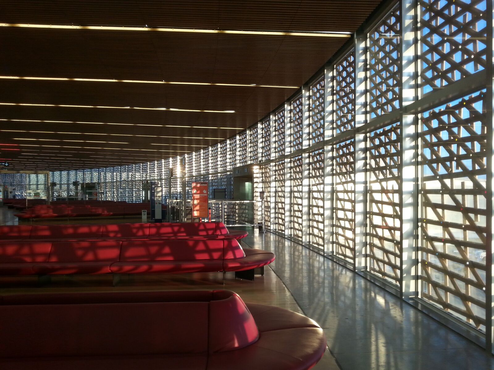 Samsung Galaxy S3 sample photo. Airport, terminal, departure photography