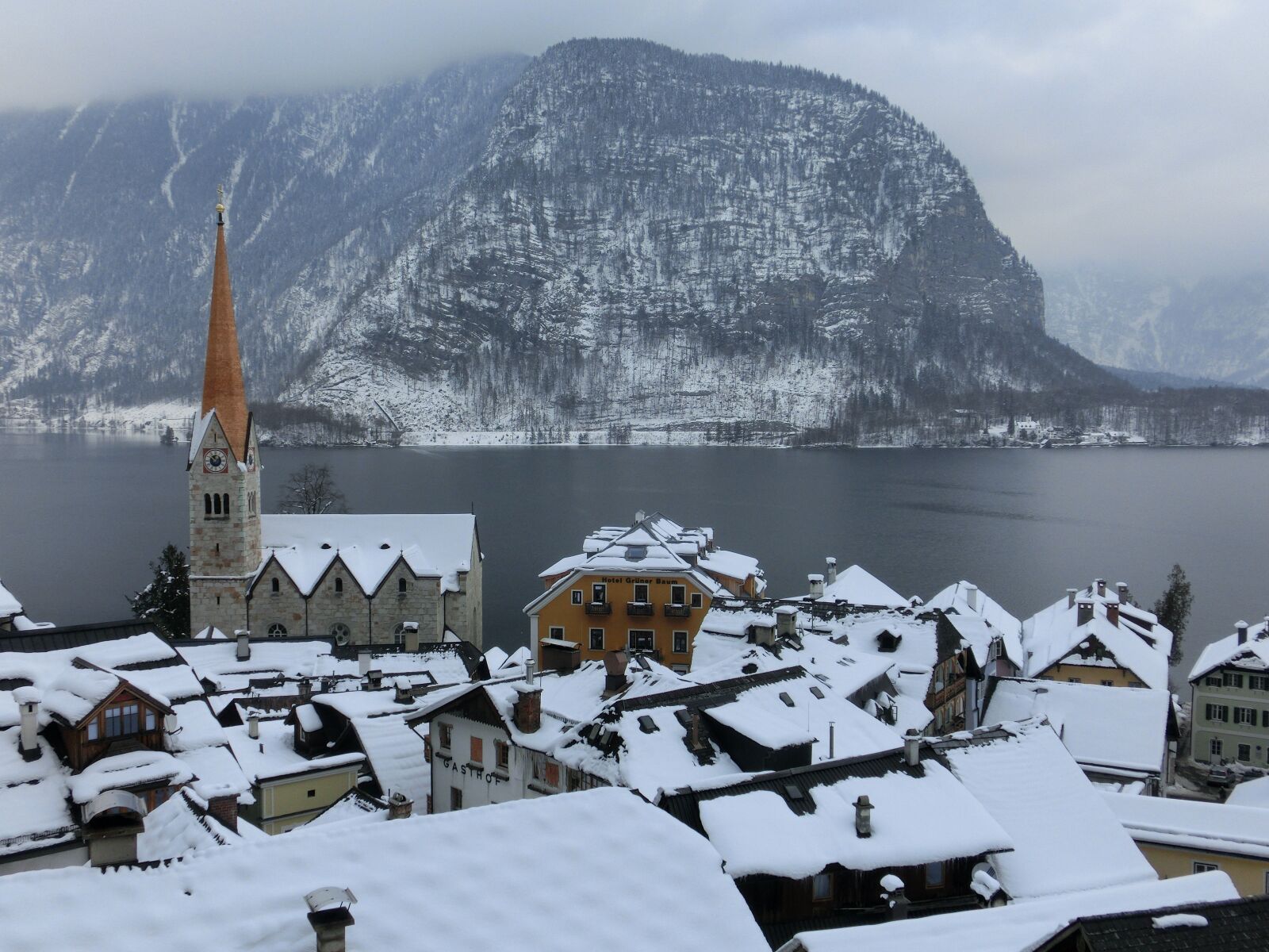 CASIO EX-ZR200 sample photo. Hallstatt, lake, fog photography