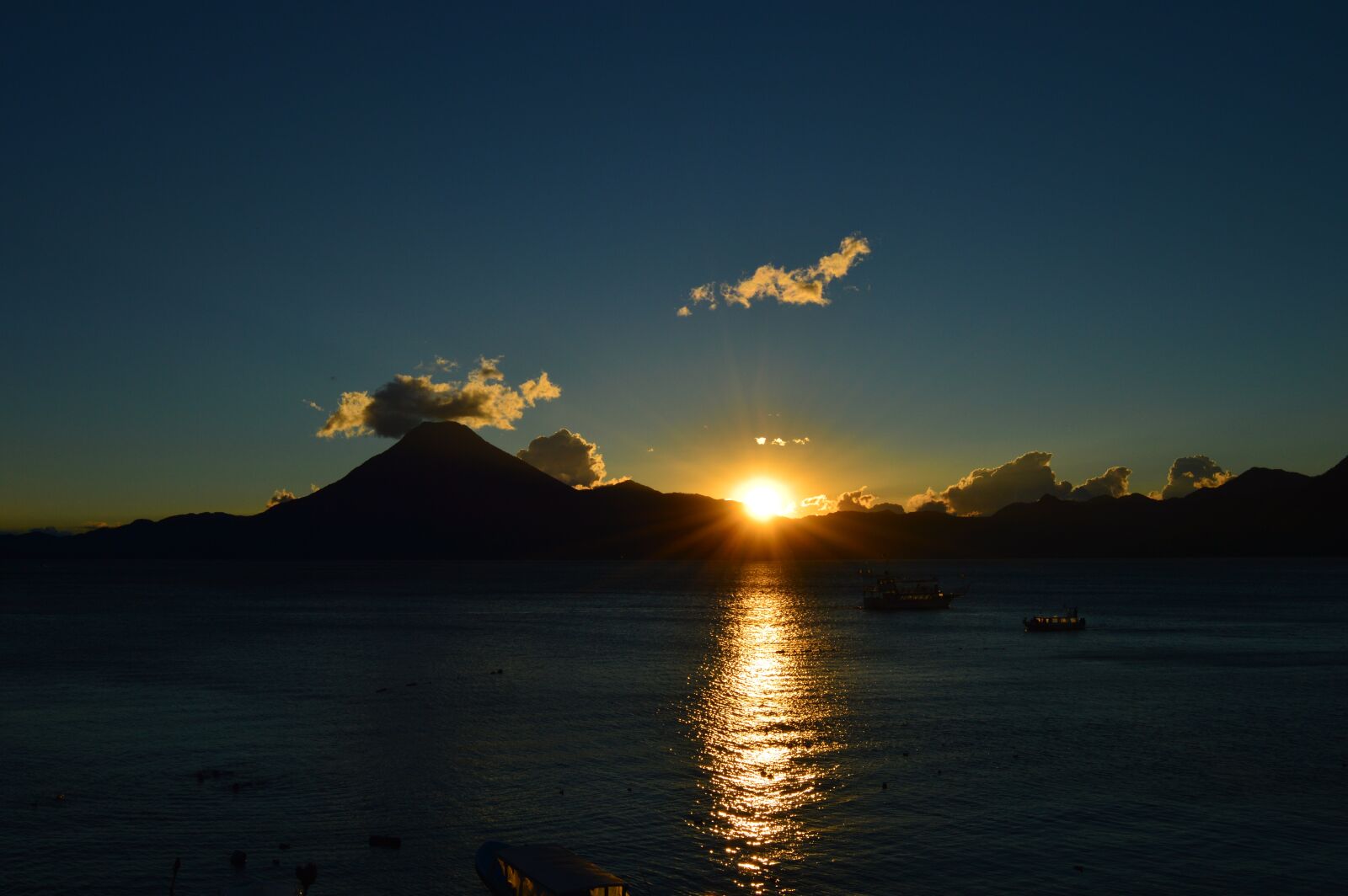 Nikon D3200 sample photo. Sunset, lake, guatemala photography