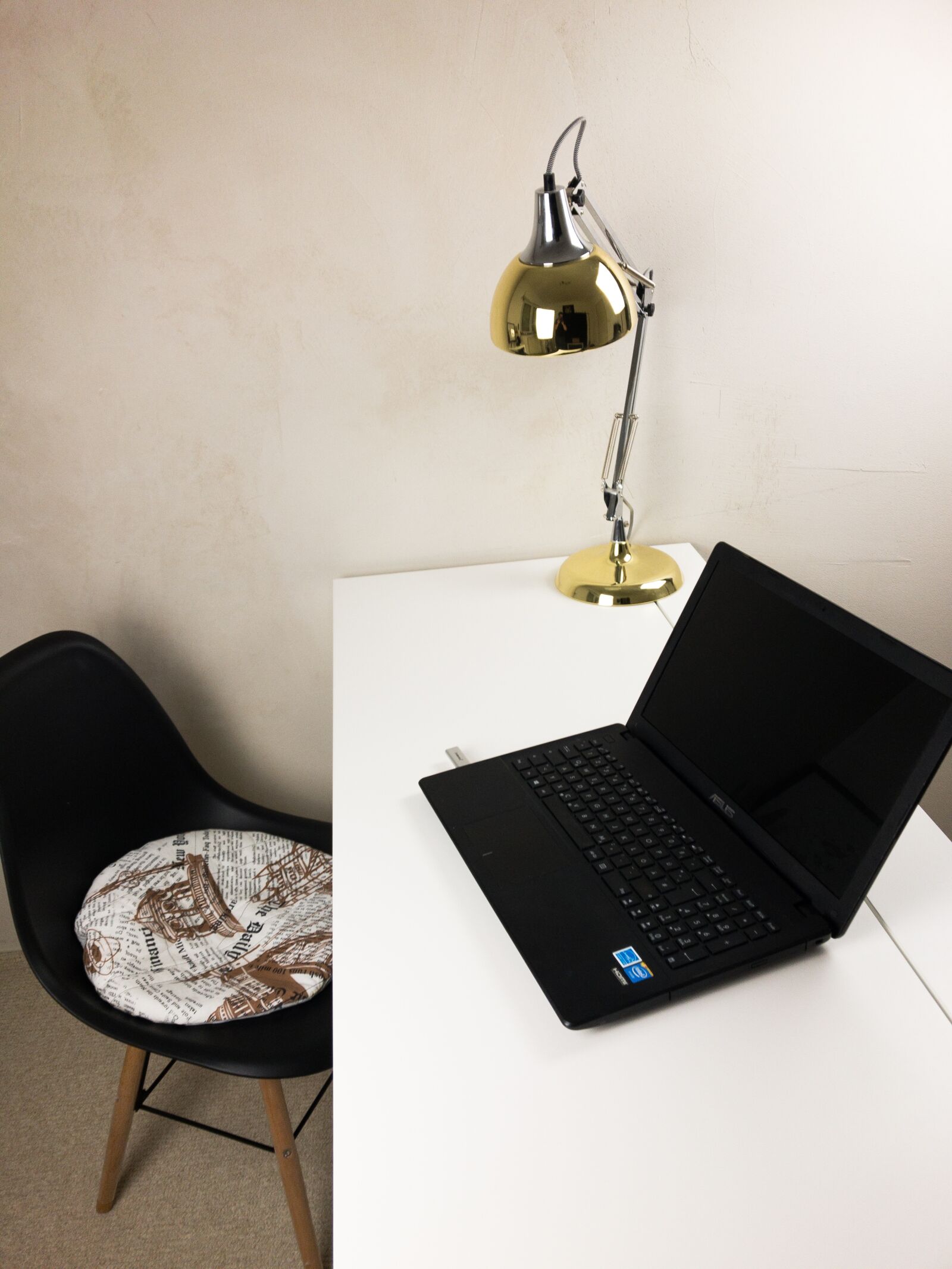 Apple iPhone 7 sample photo. Office, space, work photography