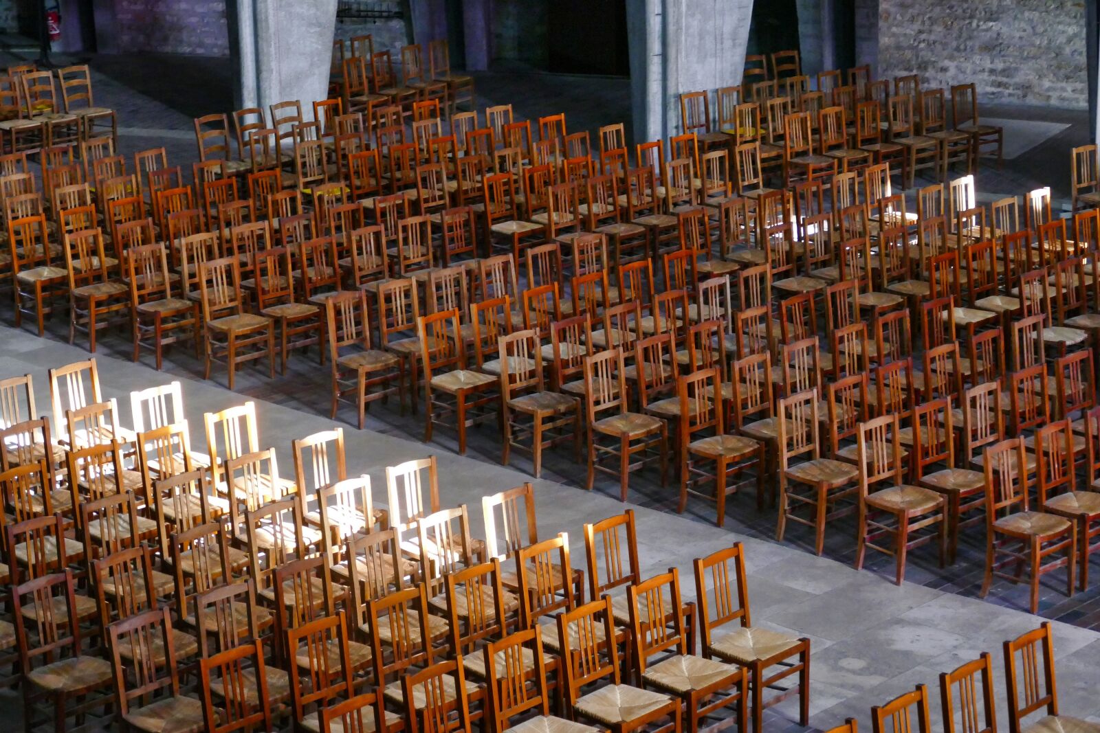 Panasonic Lumix DMC-FZ1000 sample photo. Chairs, church, architecture photography
