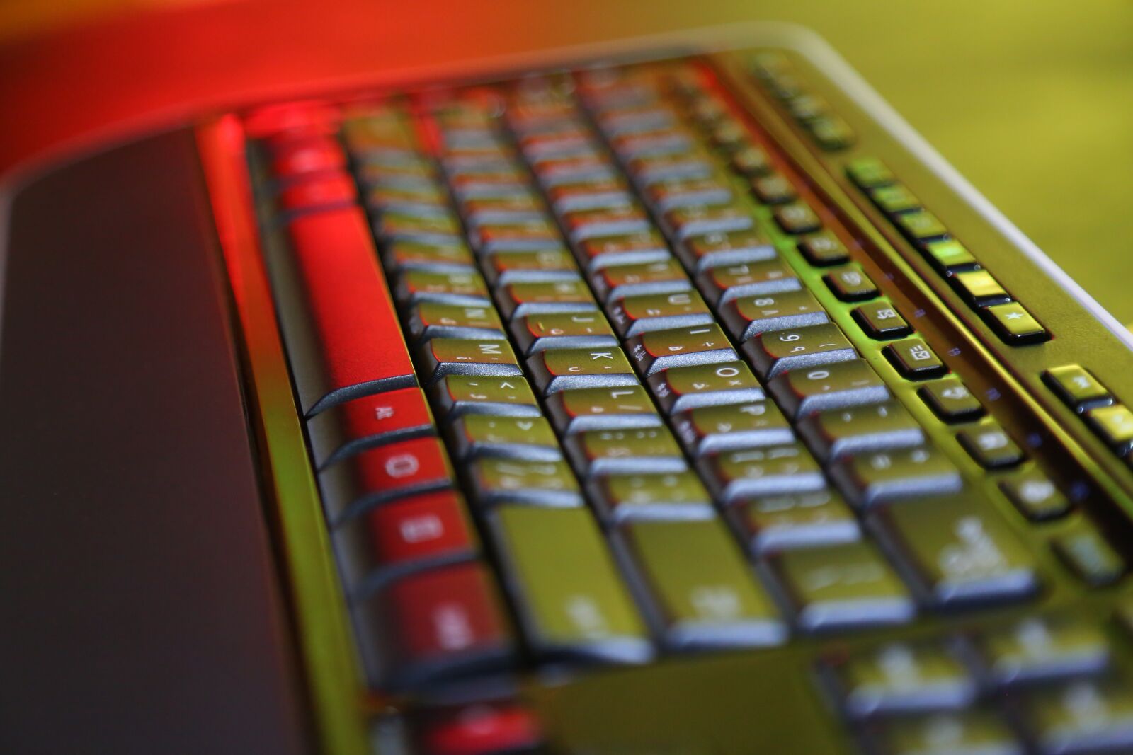 Canon EOS 5D Mark III sample photo. Black color computer keyboard photography
