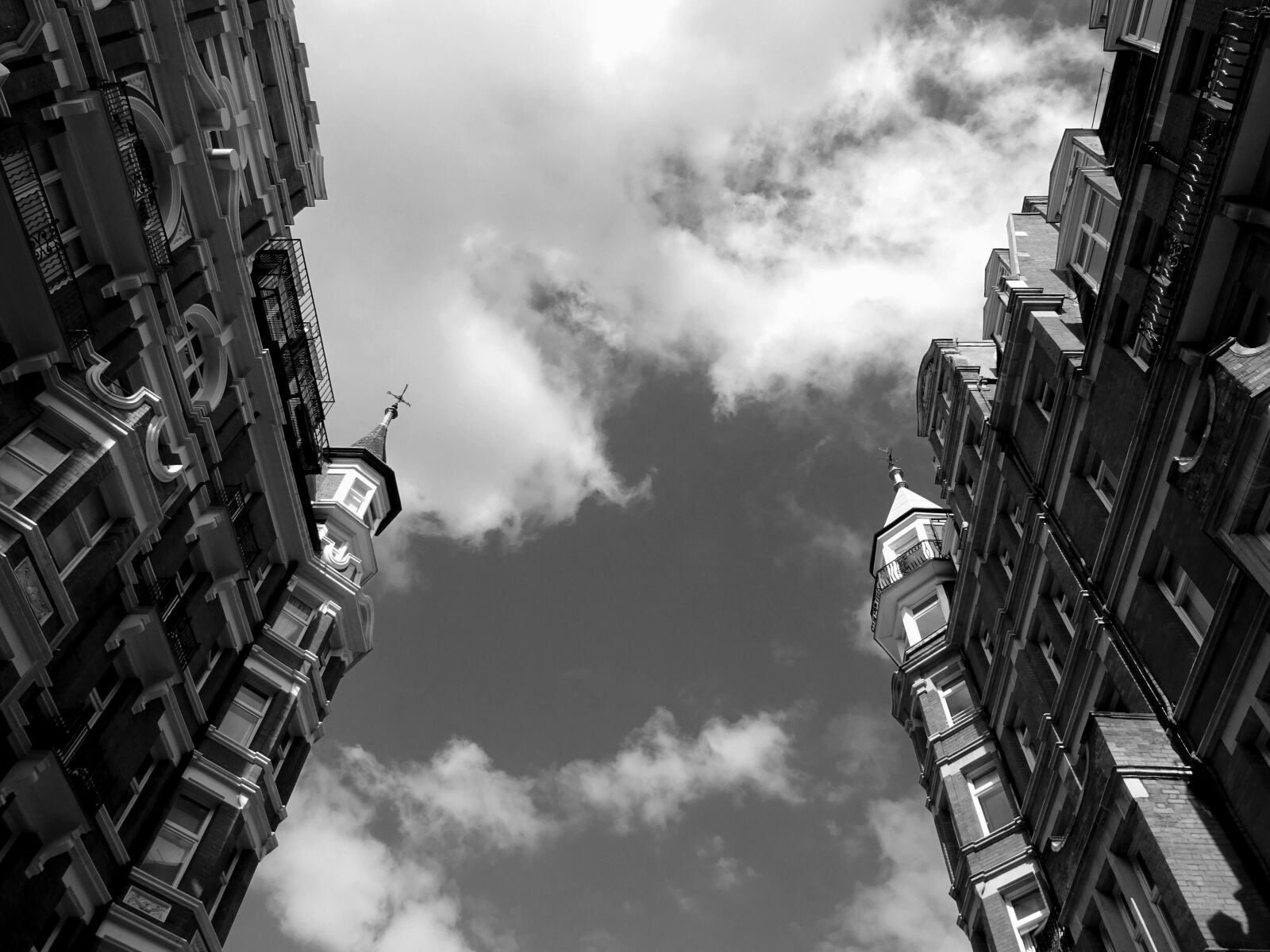 Sony DSC-HX60 sample photo. Buildings, business, city, cloud photography